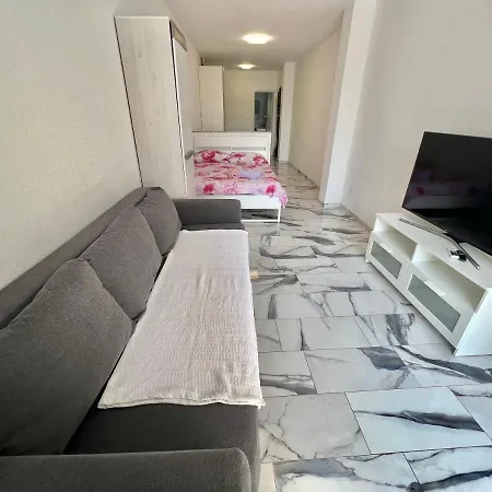 Апартаменты Ana *