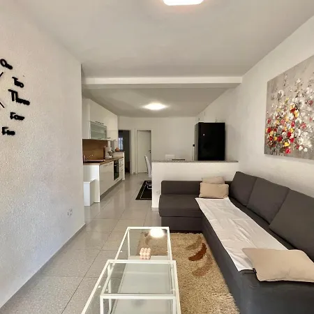 Апартаменты Ana *